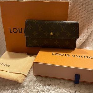 AUTHENTIC   Louis Vuitton classic monogram